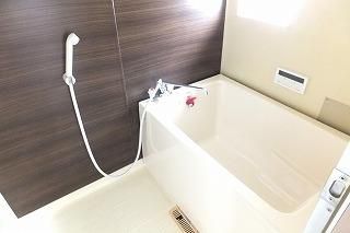 【バス】　☆シャワー新規交換・浴室リフォーム済♪☆